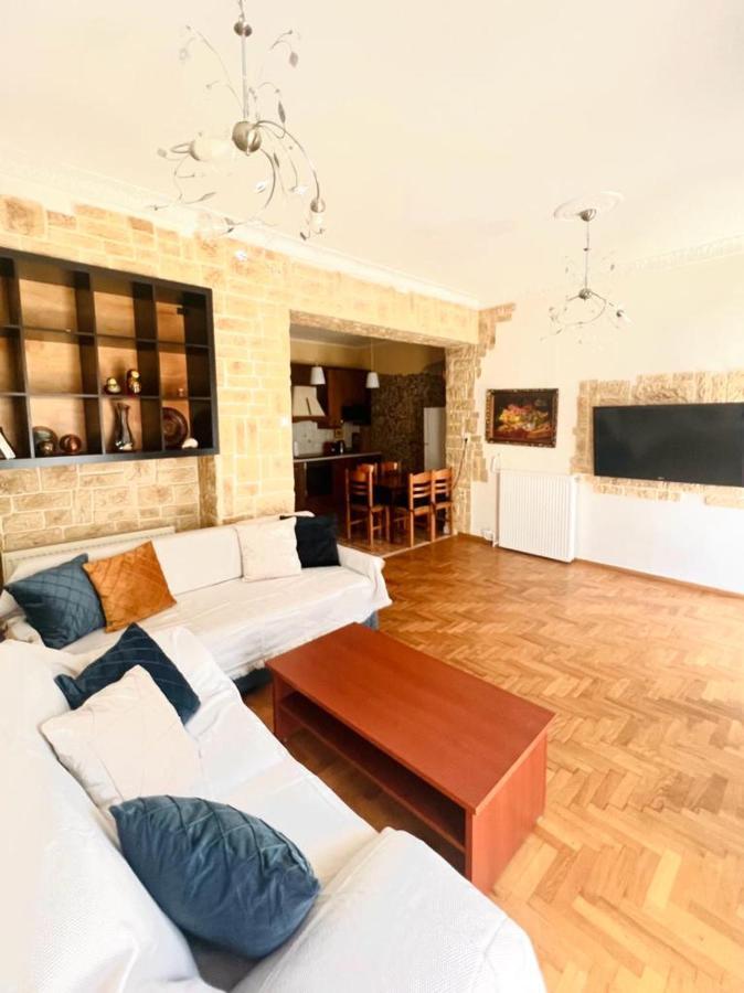 Neoclassical 2bed In Kallimarmaro * Athens