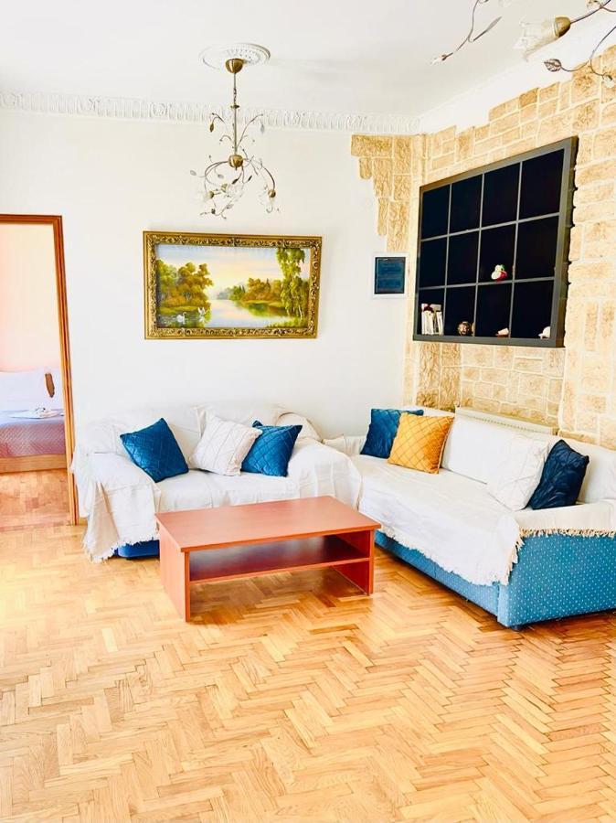 Apartment Neoclassical 2bed In Kallimarmaro *