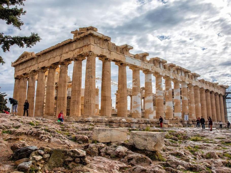 Neoclassical 2bed In Kallimarmaro *