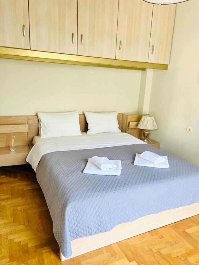 Neoclassical 2bed In Kallimarmaro